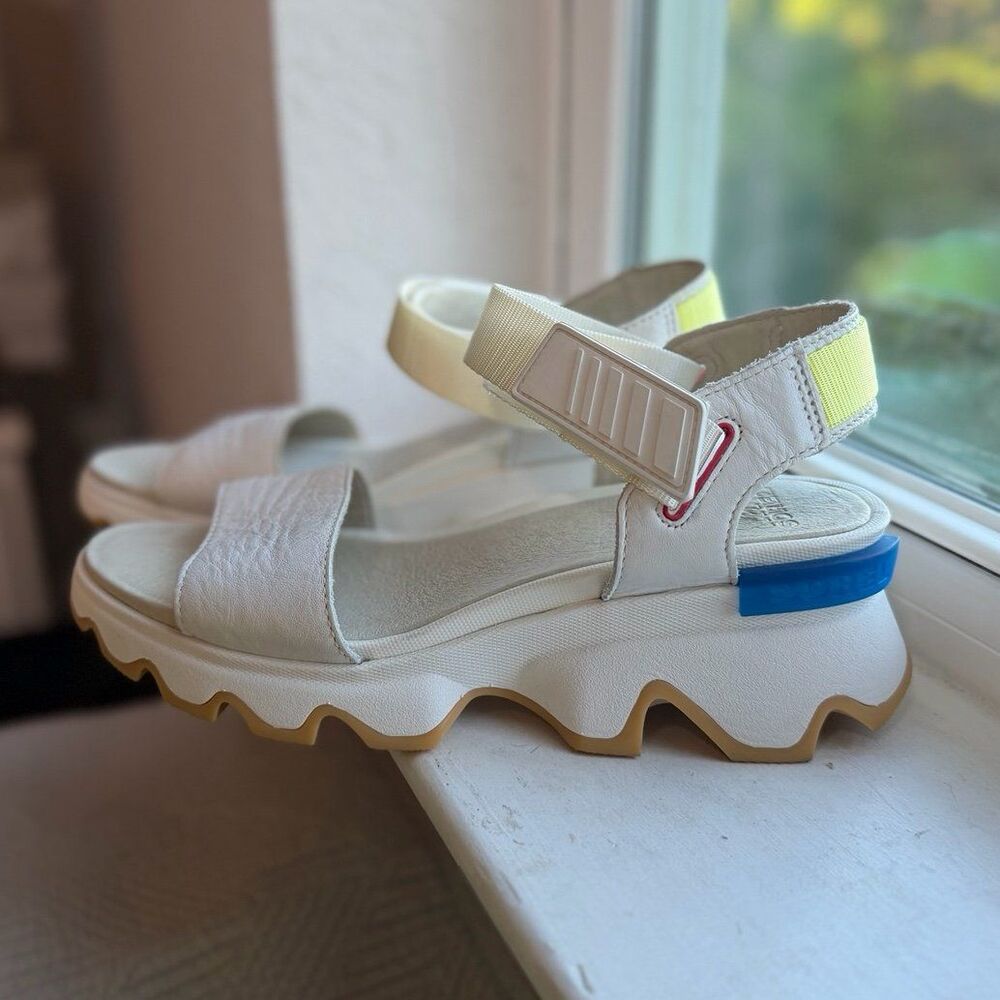 Sorel Kinetic Sandals in White with Blue and Yellow Accents Women’s Size 9